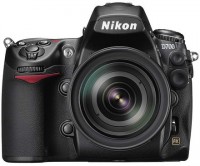 D700