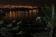 В ночное время пляж пустует