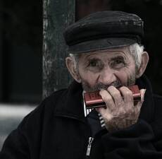 Мужичок с гармошкой