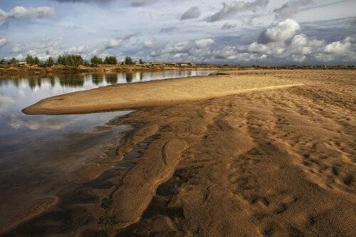 Песчаные берега речки Пинеги