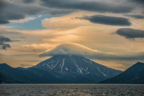 Взгляд на Вилючинский вулкан с океана.
