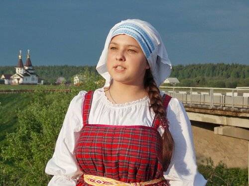Есть девушки в русских селеньях.