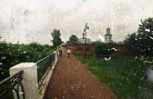 прогулка в дождь в Александровском саду