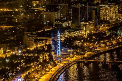 Ночной Баку с высоты птичьего полета