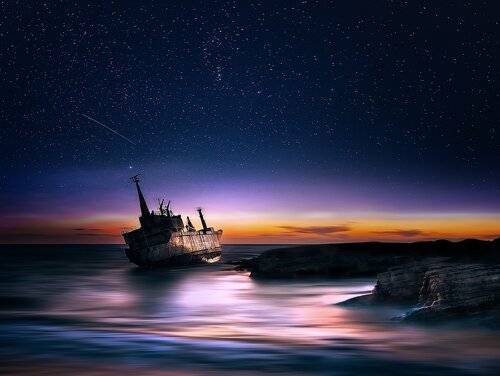 Звездная ночь над кораблекрушения