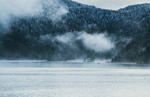 Морозное утро высокогорного озера