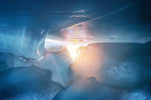 Ледяные пещеры Чудского озера. Россия