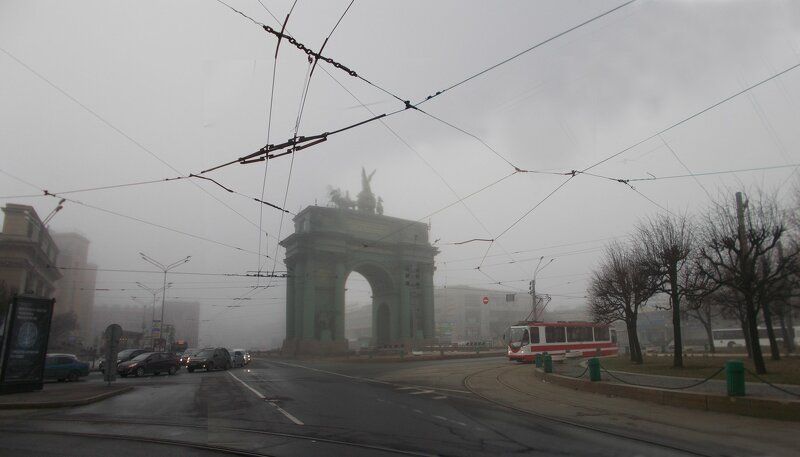 Питер. Площадь Стачек. Туман.