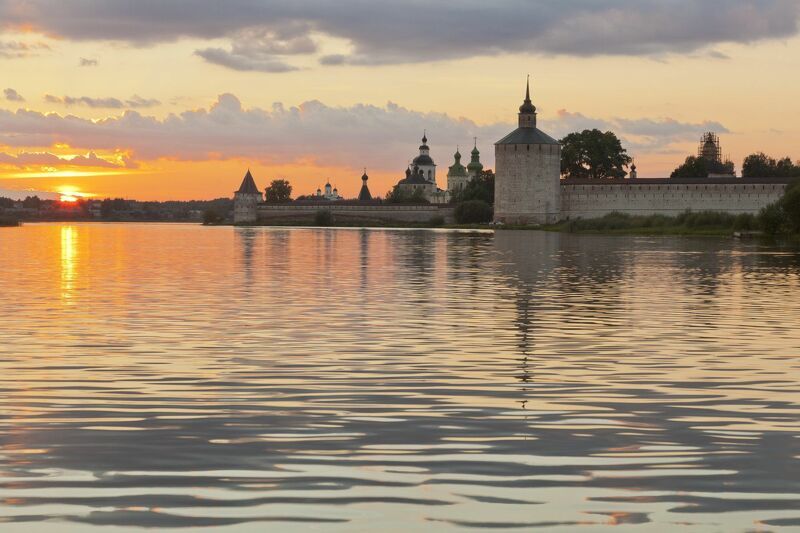 Летний вечер на Сиверском озере у Кирилло-Белозерского монастыря
