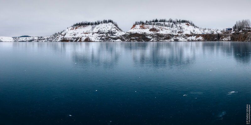Гладкий лед Голубого озера