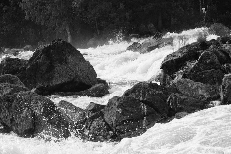 Движение камней водопада Кивакка-коски