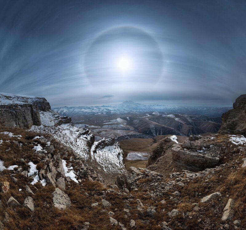 Солнечное гало над Эльбрусом