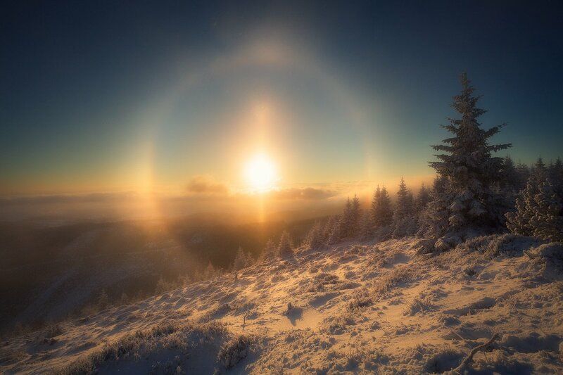 Halo,Light Dancing with Crystal Ice