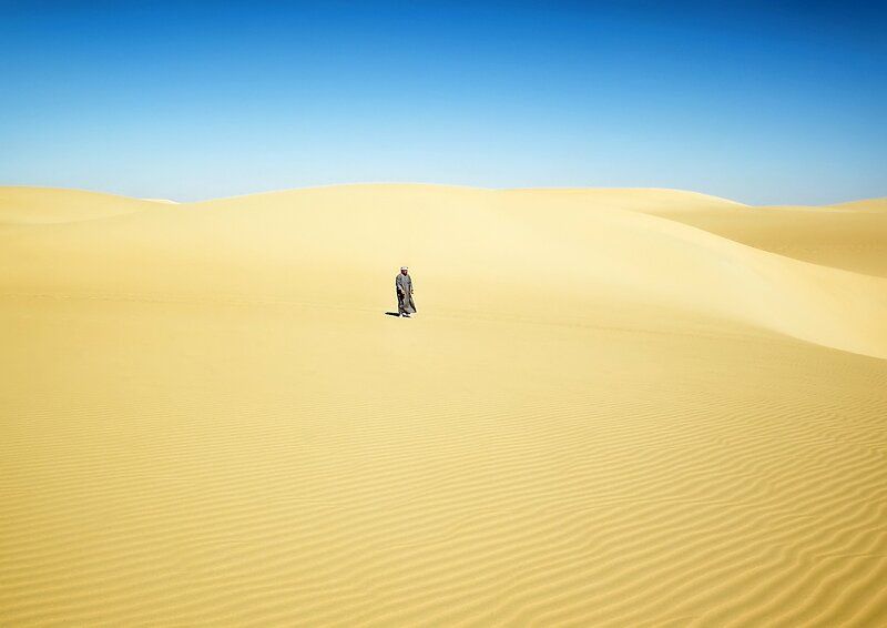 Одинокий бедуин в Сахаре