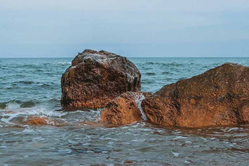Камни в море