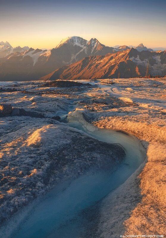 Рассветный Вид на Донгуз-Орун 4454м и ледник Семерка