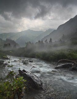 Во время грозы в горах.