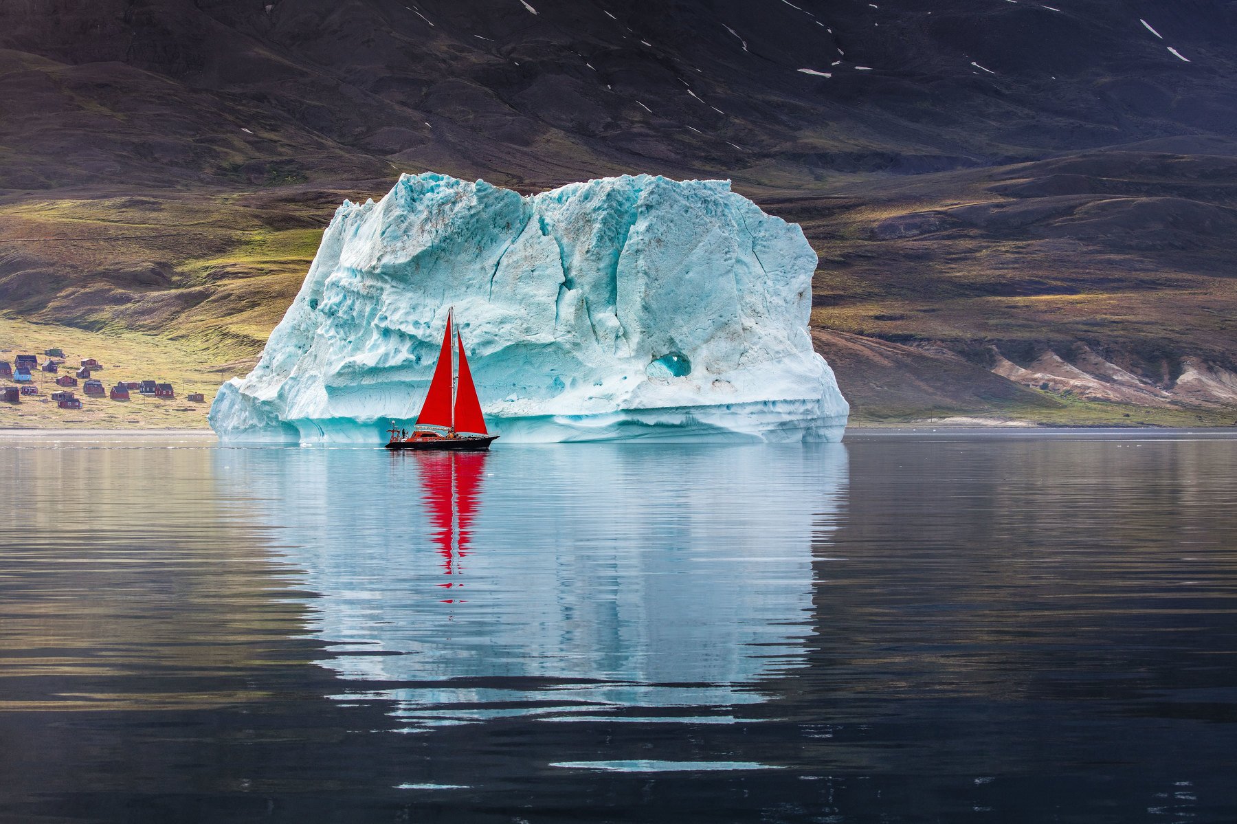 Лед 5 букв на т. Алые паруса Гренландия. Парусник Айсберг Гренландия. Гренландия фьорды.