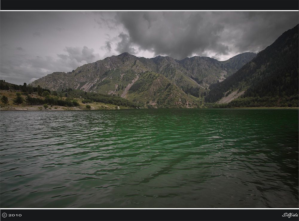 Воды озера Иссык.