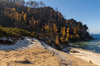 Какая из скал на этом мысе считалась олицетворением Дианду, однозначно определить трудно, местные рыбаки и жители этого не знают. На большинстве современных фотографий, опубликованных в Интернете, это имя присвоено самой первой скале мыса (от губы Хакусы), имеющей отдаленное сходство с головой человека и получившей современное название от туристов «Папаха», если смотреть на берег со стороны моря... (С. Волков, иркутский путешественник)