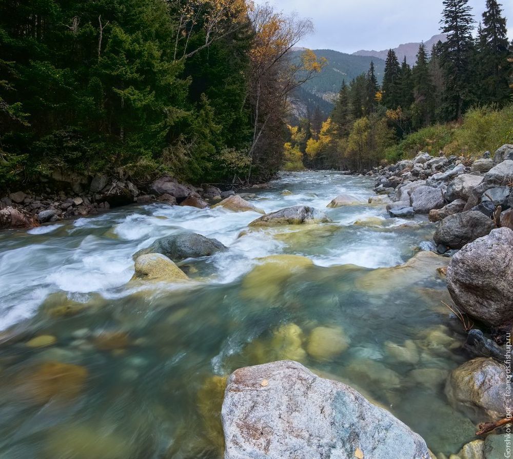 Бирюзовая вода Гоначхира