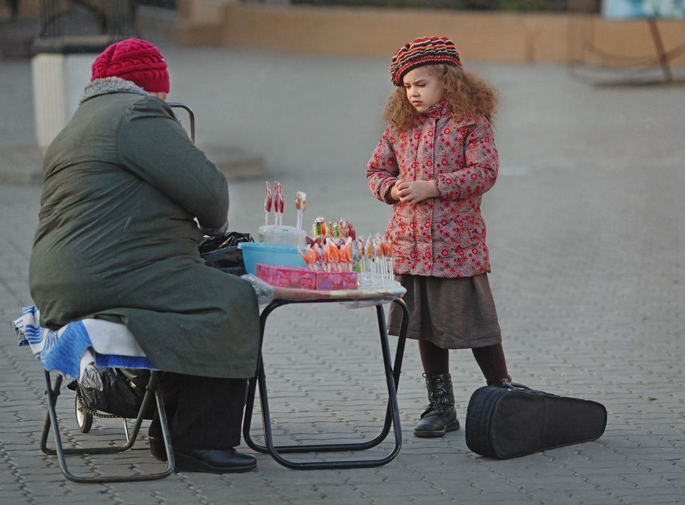 Девочка и скрипка.