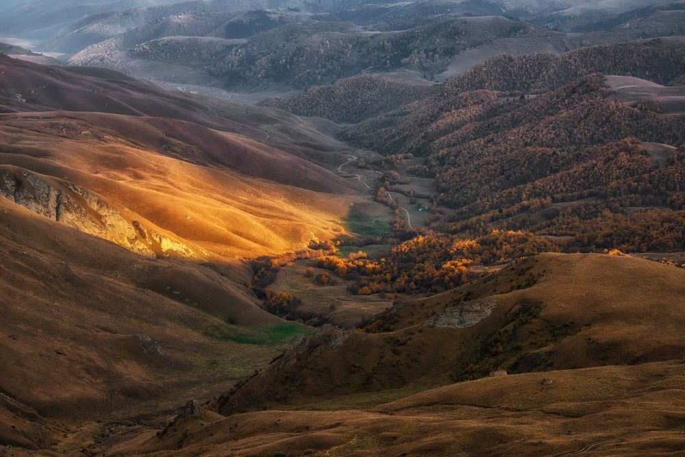 Осенние ландшафты. Виды с плато Бермамыт.