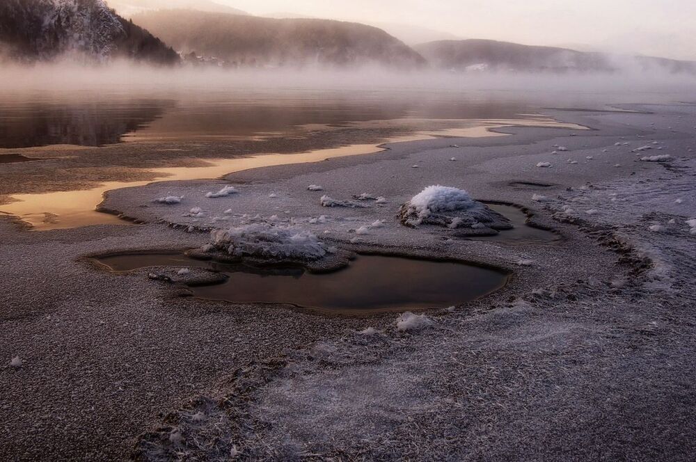 Мороз у реки.