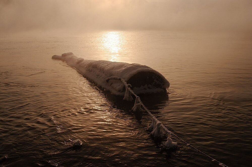 Мороз у реки.