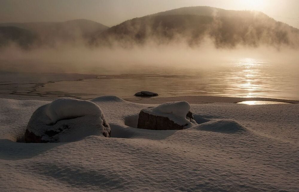 Мороз у реки.