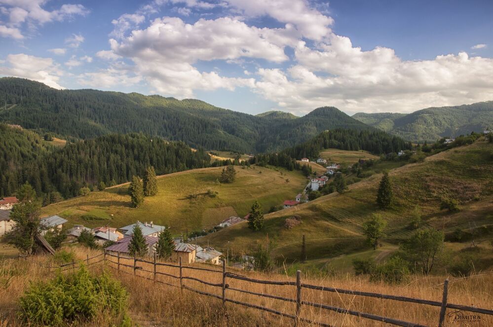 Красота гора Родопи - село Стойките 