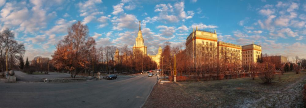 Студенческие машины физфака МГУ.
