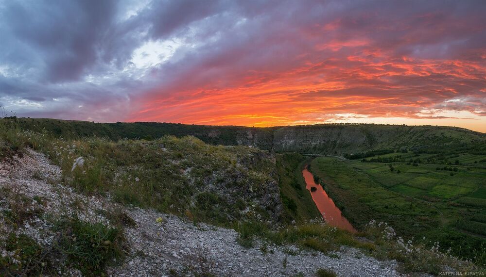 Небо пламенем горело