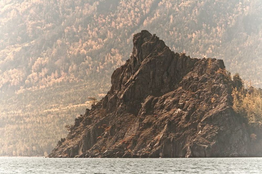 Озеро Байкал, бухта Песчаная, мыс Колокол