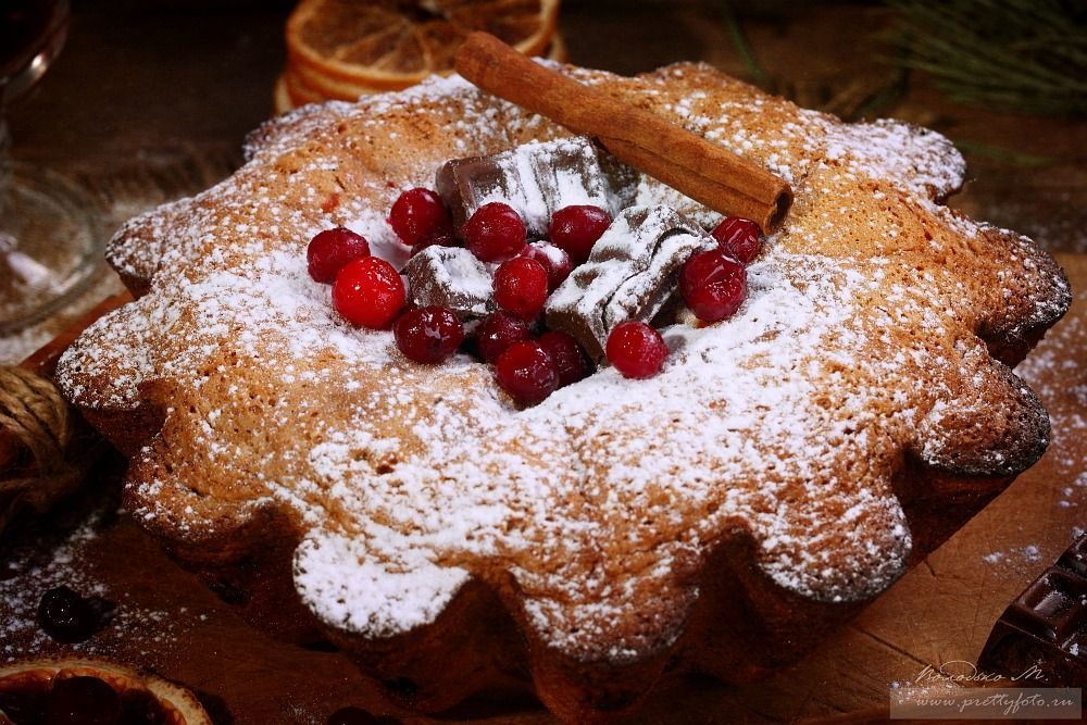 Если на улице нет снега, можно на кухне сделать метель)
