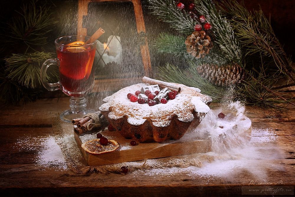 Если на улице нет снега, можно на кухне сделать метель)