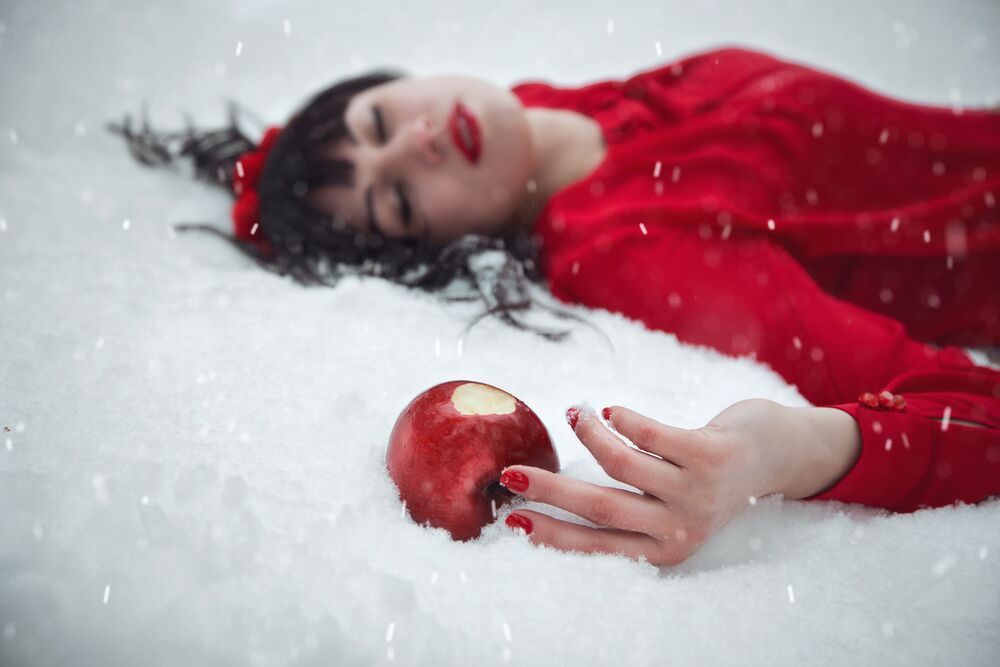 SNOW WHITE