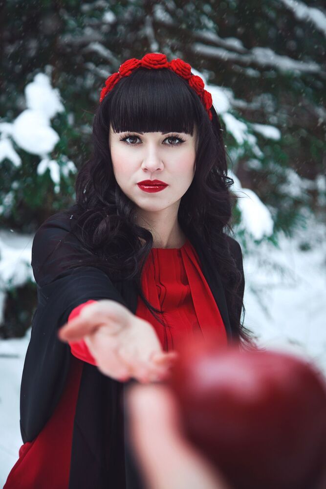 SNOW WHITE