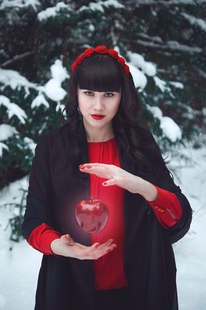 SNOW WHITE