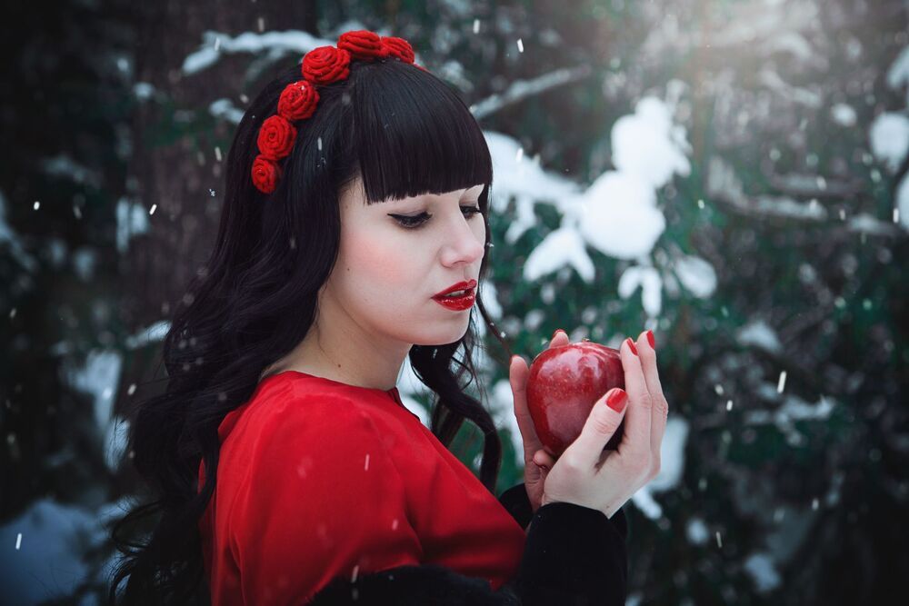 SNOW WHITE