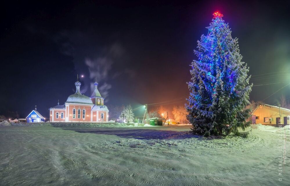"У храма"