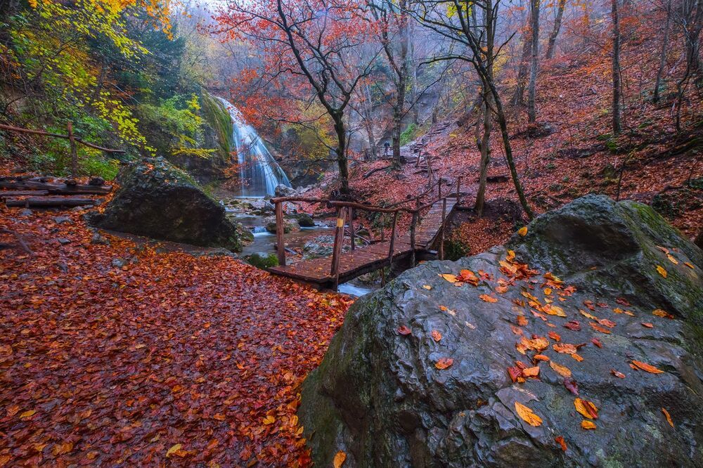Водопад Джур-Джур осенью