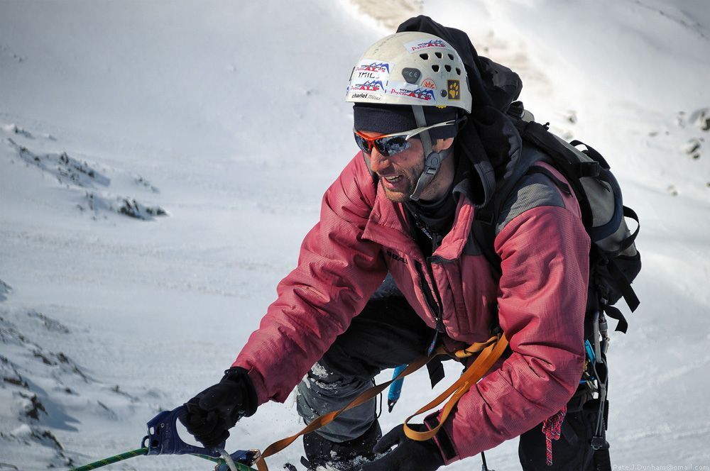 С таким типажом жетонист школы &laquo;Mountain Rescue&raquo; даж на перилах двойки-а выглядит сурово )