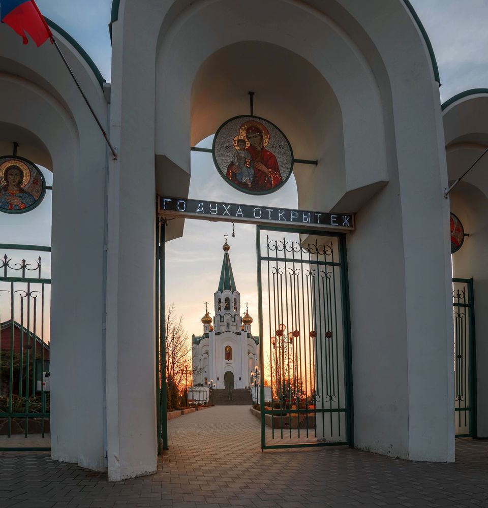 Под покровами древних светил.