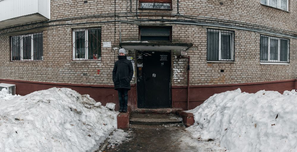 Об этом доме на Бульваре Славы я почти ничего не помню, кроме дешевых китайских шмоток, которые красили кожу и все вокруг. И о том, как мама стирала их вручную, т.к. стиральной машины тогда не было.