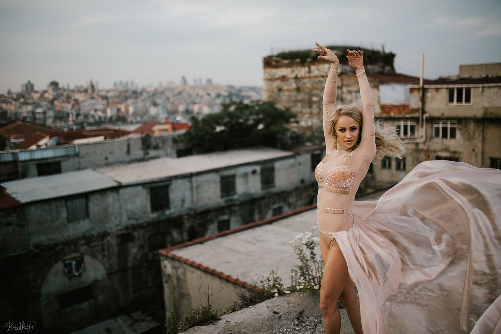 Dancing on the Roof / Istanbul