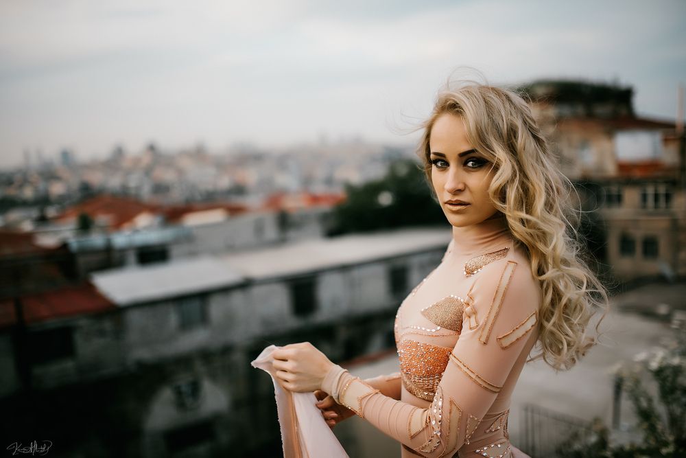 Dancing on the Roof / Istanbul