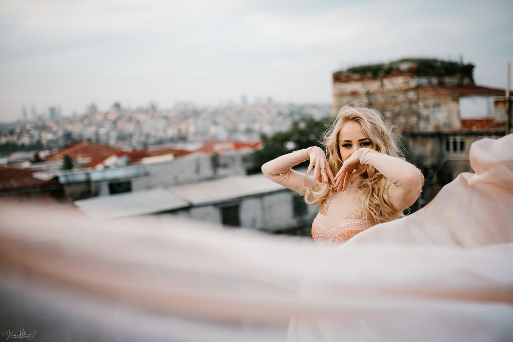 Dancing on the Roof / Istanbul
