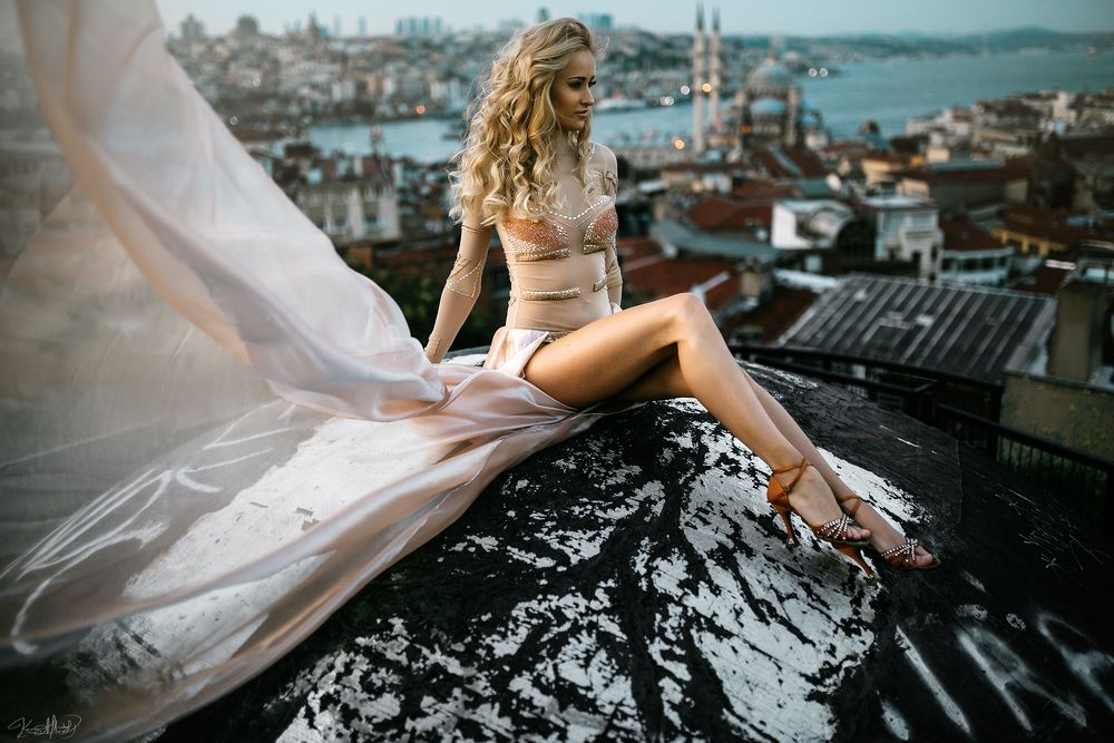 Dancing on the Roof / Istanbul
