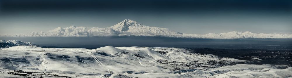 Величественная гора Арарат.